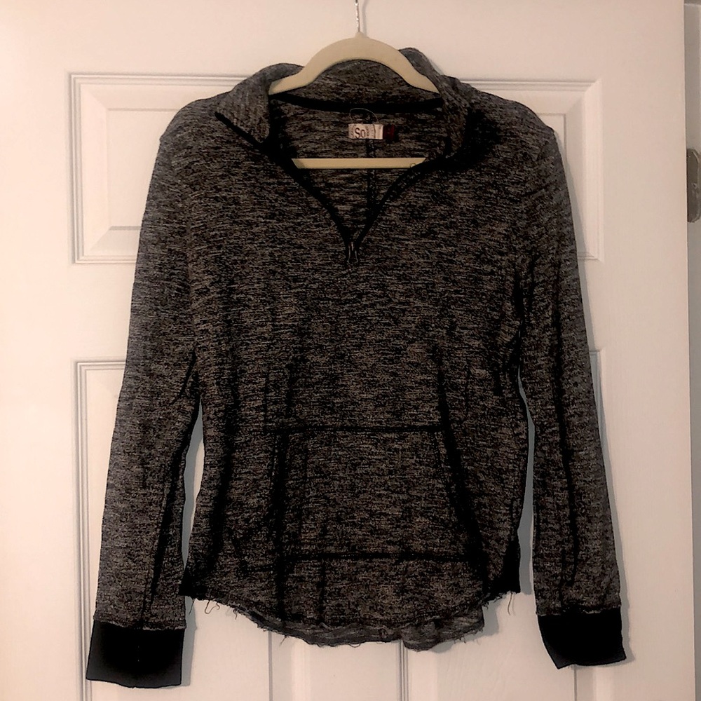 Gray / Black Quarter Zip pull over with pocket ! Size M - Women’s/Juniors -